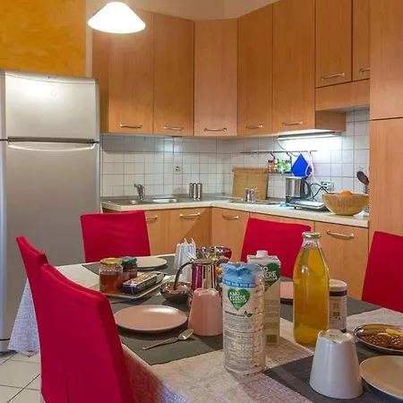 With 3 Bedrooms In With Enclosed Garden And Wifi 30 Km From The Beach דירה