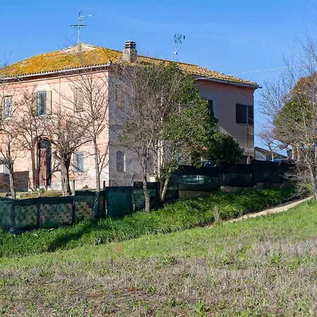 With 3 Bedrooms In With Enclosed Garden And Wifi 30 Km From The Beach Filottrano