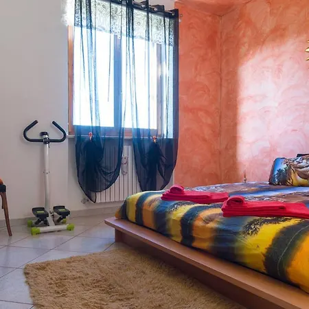 דירה With 3 Bedrooms In With Enclosed Garden And Wifi 30 Km From The Beach *
