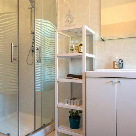 With 3 Bedrooms In With Enclosed Garden And Wifi 30 Km From The Beach דירה