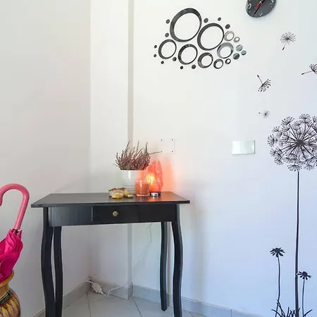 Διαμέρισμα With 3 Bedrooms In With Enclosed Garden And Wifi 30 Km From The Beach *