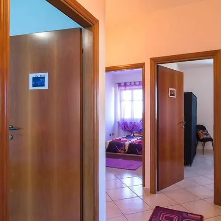 With 3 Bedrooms In With Enclosed Garden And Wifi 30 Km From The Beach דירה *